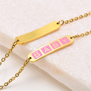Bracelet personnalisé avec logo, plaqué or, cœur en émail, bracelet pour bébé avec lettre - Product Image 3
