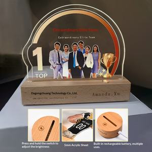 كأس بلوري فاخر بتصميم جناح |   ميدالية تكريم الموظفين بمناسبة الذكرى السنوية للشركة مصنوعة حسب الطلب - Product Image 4