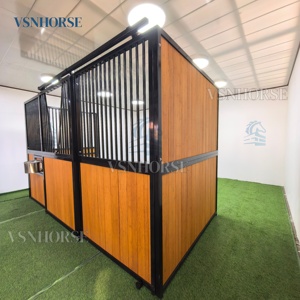 プレミアムプレハブ馬小屋引き戸付きVネックフロントパネル耐久性のあるモジュラー馬小屋キットSSフィーダー付き - Product Image 5