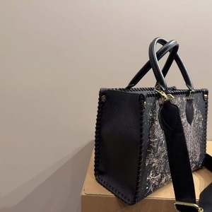 Bolso de Mano de Diseño Original de Alta Calidad para Mujer, Impermeable, de Cuero Duradero, con Cierre de Cadena, en Oferta - Product Image 4