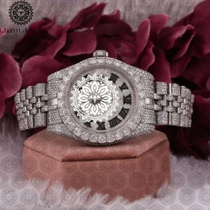 Montre en moissanite de haute qualité, très demandée, avec un design durable et un look élégant, disponible pour la vente en gros et l'exportation - Product Image 4