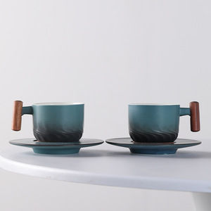 Juego de Taza y Platillo de Cerámica para <span class=keywords><strong>Espresso</strong></span> de 130ml al por Mayor, Taza de Café de Gres Mate con Logotipo Personalizado y Asa de Madera - Product Image 2