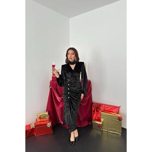 Robe de soirée fourreau en velours noir froncé, taille naturelle, manches longues - Product Image 6