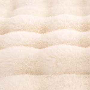 Ensemble <span class=keywords><strong>de</strong></span> literie 4 pièces en <span class=keywords><strong>flanelle</strong></span> à bulles écologique <span class=keywords><strong>beige</strong></span> moderne, <span class=keywords><strong>housse</strong></span> <span class=keywords><strong>de</strong></span> <span class=keywords><strong>couette</strong></span>, drap, taies d'oreiller pour usage hôtelier - Product Image 3