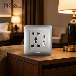 Tomacorrientes de Pared MGA de 5 Pines, Enchufe de Pared Personalizado con USB, Tomacorriente Multifunción con USB Tipo A y C - Product Image 1
