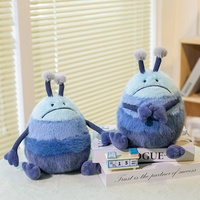 Peluche bleue Little Monster avec antennes, visage triste, jouet en peluche super doux pour enfants, décoration de bureau, décoration de la maison, cadeau d'anniversaire