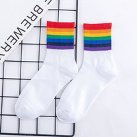 Chaussettes colorées pour femmes Chaussettes en coton rayé haute quantité