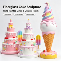 Statue géante en fibre de verre résistante aux UV, sculpture de gâteau multicouche et de crème glacée pour la décoration d'événements festifs et de centres commerciaux
