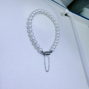 สร้อยข้อมือไข่มุกน้ำจืดออโรร่า บริสุทธิ์ ขนาด 5-6 มม. ทรงกลม แทบไร้ตำหนิ ความยาวตามขนาดมือ มีตัวเลือกแบบติดตั้งด้วยแม่เหล็ก - Product Image 2