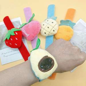 Bracelet claquant en peluche écologique en forme de fruit, en gros, promotionnel, avec alliage de zinc, pour récompense des enfants de maternelle - Product Image 5