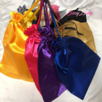 Vente en gros de sacs à cheveux en satin avec logo personnalisé pour perruques sac d'emballage cadeau en soie douce sac à provisions de haute qualité avec cordon de serrage