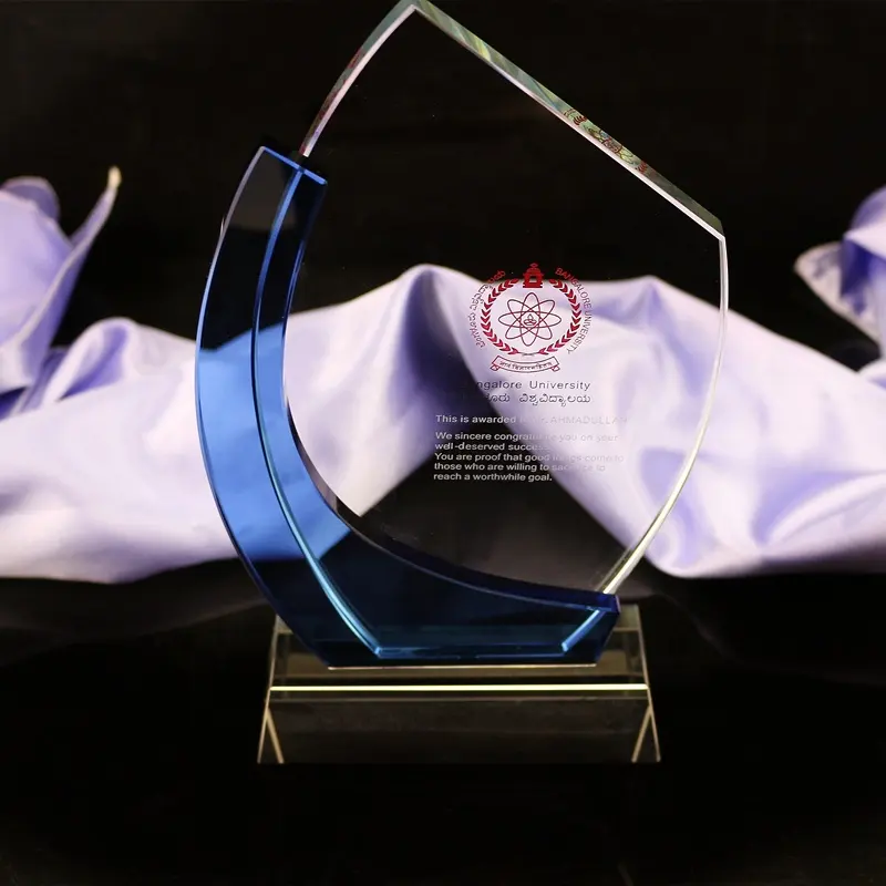 Placas de cristal transparentes e troféus de cristal da cor azul de novo design para vencedor/qualidade