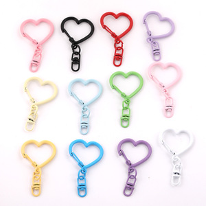 Porte-clés en métal émaillé style frais, motif cœur de dessin animé + boucle à 8 caractères, accessoire à <span class=keywords><strong>suspendre</strong></span> pour poupée en mosaïque de perles faite main DIY - Product Image 1