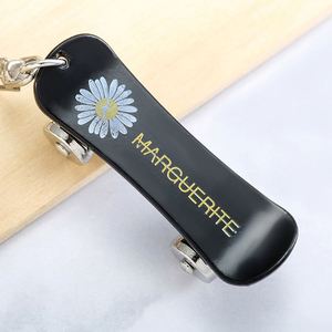 Llavero de Metal con Diseño Creativo de Scooter Daisy, Estilo Hip-Hop, Colgante para Coche, Regalo Personalizado para Fiestas - Product Image 3