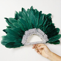 Éventail de plumes de luxe vert panache avec embellissements en cristal idéal pour les costumes de samba, décoration de mariage et accessoires de performance