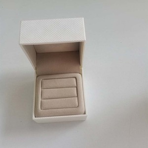 Boîte à bijoux en papier carrée en velours blanc, design spécial mariage pour femme, double boîte à alliances - Product Image 3