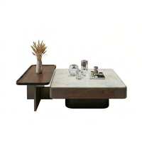 Ensemble de tables basses combinées contemporaines à cadre métallique et plateau en faux marbre, extensibles, mobiles, convertibles et réglables, décoratives