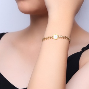 Wholesale Round Charm <b>Shell</b> 18k Gold Plated Stainless Steel Hearts <b>Bracelet</b> for Women - Product Image 6