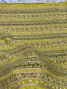 Tissu en soie de haute qualité avec des motifs dori imprimés pour les saris, les lehengas, les robes et les foulards, élégant, durable et idéal pour les fêtes - Product Image 2