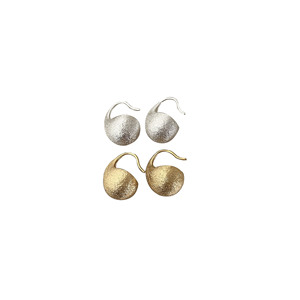 Pendientes coreanos de plata de ley 925 con forma de lágrima esmerilada para mujer, uso diario, diseño geométrico de color dorado - Product Image 5