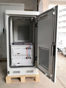 Armoire de stockage d'énergie extérieure étanche en aluminium et acier inoxydable avec LED intégrée pour batteries - Product Image 4
