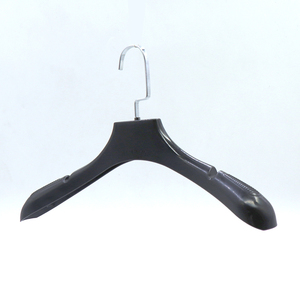 Appendiabiti in plastica antiscivolo personalizzabili con logo, neri e bianchi, per gonne da donna, abiti da sposa, giacche, abiti da uomo, cappotti, bikini e camicie - Product Image 3