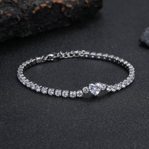 <span class=keywords><strong>Bracciale</strong></span> Tennis Classico in Acciaio Inossidabile Argento con Zirconi Scintillanti a Cuore Rosa per <span class=keywords><strong>Donna</strong></span>, Gioiello Regalo - Product Image 5