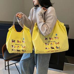 Sacs fourre-tout pour femmes, 2 tailles disponibles, grande capacité, pour voyages et shopping en extérieur, avec logo personnalisé, fermeture ouverte, été-automne - Product Image 3