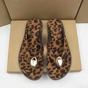 Vente en gros directe d'usine, <span class=keywords><strong>tongs</strong></span> d'été pour femmes, <span class=keywords><strong>tongs</strong></span> à plateforme pour femmes, <span class=keywords><strong>tongs</strong></span> de créateurs pour femmes - Product Image 4