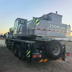Grúa sobre Camión Usada Zoomlion ZTC500H 2023 de 50 Toneladas con Contrapeso de 10.5 Toneladas y Motor Yuchai - Product Image 4
