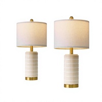 Lampe de chevet moderne en céramique avec ports de charge USB et base d'ampoule E26 pour chambre d'hôtel et salon
