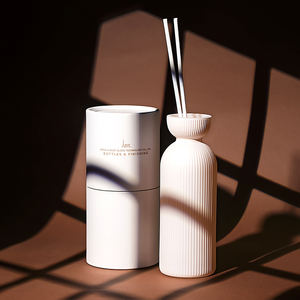 ชุดน้ำหอมปรับอากาศแบบก้านไม้หอม ขนาด 200 มล. ขวดแก้วใ<span class=keywords><strong>ส</strong></span><span class=keywords><strong>ส</strong></span>ีสัน<span class=keywords><strong>ส</strong></span>ดใ<span class=keywords><strong>ส</strong></span> ฝาเรซิ่น ประดับคริสตัลชิป เป็นมิตรต่อสิ่งแวดล้อม ปราศจากแอลกอฮอล์ - Product Image 2