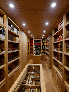 Diseño Interior de Lujo para Salón de Cigarros, Humidor con Sistema de Humidificación Integrado, Vitrina de Exhibición de Cedro Español, Solución Completa para Tiendas - Product Image 3