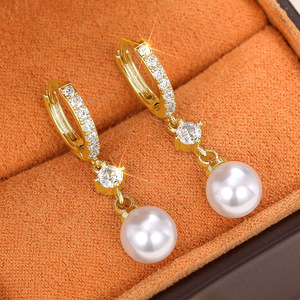 Orecchini Pendenti Barocchi con Perle Simulate e Zirconi per Donne, Gioielli Eleganti e Versatili alla Moda - Product Image 1