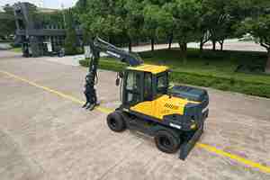 NOUVELLE MINI-EXCAVATRICE HYUNDAI 80, Poids en ordre de marche de 6800 kg, Moteur Hyundai, Pompe, Système entièrement hydraulique, Godet de 0,3 m - Product Image 3