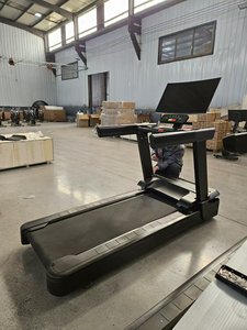 2025 thiết kế mới hỗ trợ tùy biến màn hình chiếu kích thước thương mại Máy chạy bộ - Product Image 6