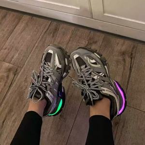 Chaussures de course luxueuses, respirantes et confortables. LED Marque bien connue. Chaussures pour hommes à la mode - Product Image 1