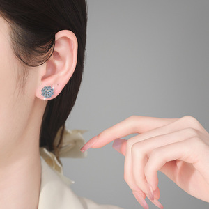 <span class=keywords><strong>Orecchini</strong></span> a Perno in Argento Sterling S925 Placcato Rodio a Forma di Girasole con Moissanite VVs1 da 0,3&0,5&1CT per Fidanzamento, Vendita all'Ingrosso - Product Image 4