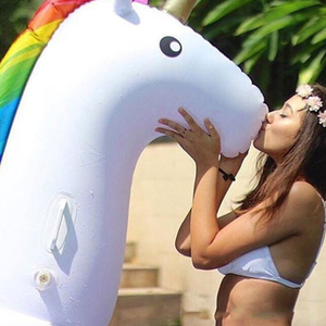 Flotador Inflable de Unicornio Gigante para Piscina, Juguetes Acuáticos para Fiestas en la Piscina - Product Image 4