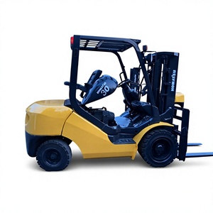 Chariot élévateur diesel compact Komatsu 3 tonnes, fabriqué au Japon, avec déplacement latéral, levée 3m, modèle FD30 TCM, d'occasion, mât à deux/trois étages, pneus pneumatiques, pour entrepôt - Product Image 1