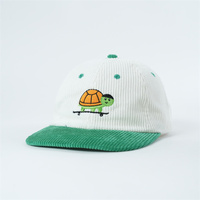 Casquette Snapback personnalisée à 6 panneaux, profil moyen, visière légèrement incurvée, avec logo brodé, vente en gros