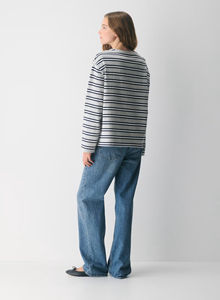 Camiseta Unisex Gris a Rayas de Manga Regular, Corte Holgado, Informal, con Logotipo de Diamantes de Imitación, Personalizada de Fábrica - Product Image 5