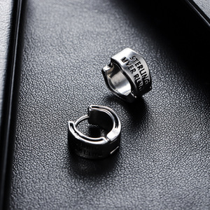 Orecchini a Cerchio Larghi Incisi Stile Vintage Antico per <span class=keywords><strong>Uomo</strong></span>, in Acciaio al Titanio, Trendy e Resistenti allo Sbiadimento, Gioielli per Orecchie che Simboleggiano Pura Gioia - Product Image 4