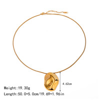 Collier à motif de marteau concave irrégulier en acier inoxydable or 18 carats nouveau collier au design simple