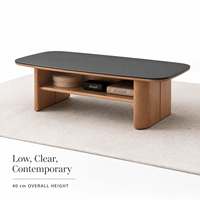 Table basse rectangulaire moderne avec surface arrondie noire, structure en bois et étagère ouverte pour salon 130 x 65 x 40 cm