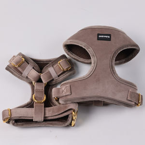 Set <span class=keywords><strong>Harnesses</strong></span> Anjing Beludru Fashion Terbaru, Kalung dan Tali Anjing Logam Emas, <span class=keywords><strong>Harnesses</strong></span> Anjing Beludru Lembut Kelas Atas Custom - Product Image 4