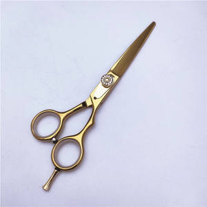 Tijeras de Peluquería Profesionales Inoue Kazuru de 5.5 Pulgadas, Acero Inoxidable 440C, Hoja Plana para Diestros, DG Suzhou - Product Image 5