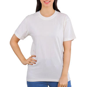 T-shirt uni élégant classique à col rond pour femmes conçu pour un look simple et minimal avec des coutures durables pour un confort quotidien - Product Image 3