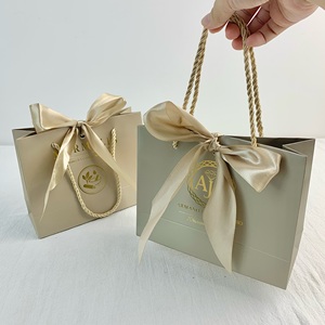 <span class=keywords><strong>Bolsas</strong></span> <span class=keywords><strong>de</strong></span> <span class=keywords><strong>Papel</strong></span> para Regalo con Logotipo Personalizado, <span class=keywords><strong>Bolsas</strong></span> <span class=keywords><strong>de</strong></span> Compras <span class=keywords><strong>de</strong></span> <span class=keywords><strong>Lujo</strong></span> para Ropa, con Asas <span class=keywords><strong>de</strong></span> Listón - Product Image 6