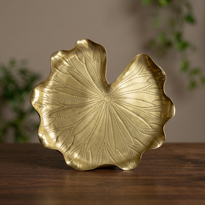 Plato Decorativo de Metal con Forma de Hoja, Hecho a Mano, con Patrón de Planta Grabado, Estilo Tradicional Chino - Product Image 6